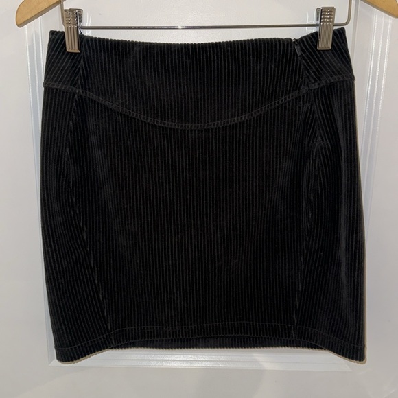 Lululemon Mini Skirt - velvet cord. Size 6 - Picture 2 of 7